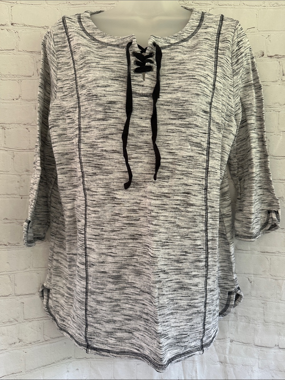 Chico’s Weekends Ribbed Heathered Lace-Up Tunic Top in Black & White